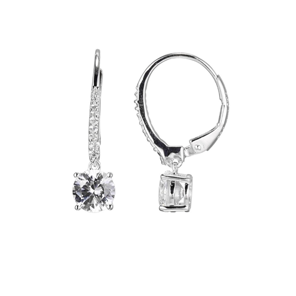 ✨NWB 2 carat lab created white sapphire dangle earrings. Perfect for everyday.